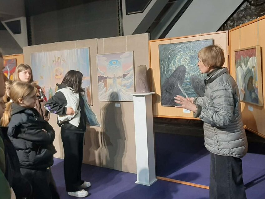 Світло, що пробивається крізь полотно: в Музеї історії Кам’янського відкрилась виставка живопису та скульптури Михайла Мігріна