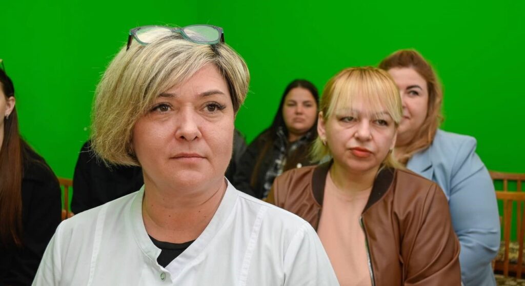 В Кам'янському з професійним святом привітали акушерок та акушерів міста - ФОТО