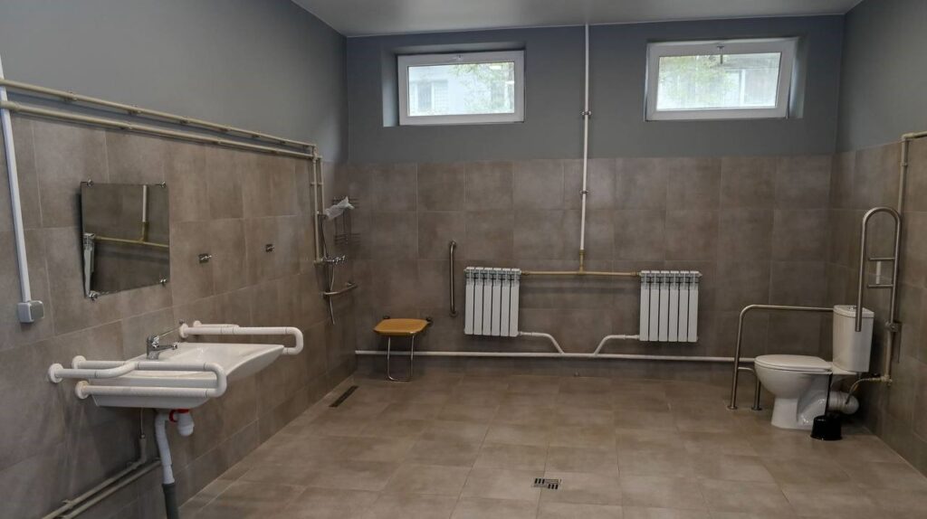 В Кам'янському у закладі, де тимчасово проживають вимушені переселенці, завершили ремонт - ФОТО