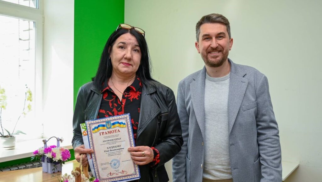В Кам'янському з професійним святом привітали акушерок та акушерів міста - ФОТО