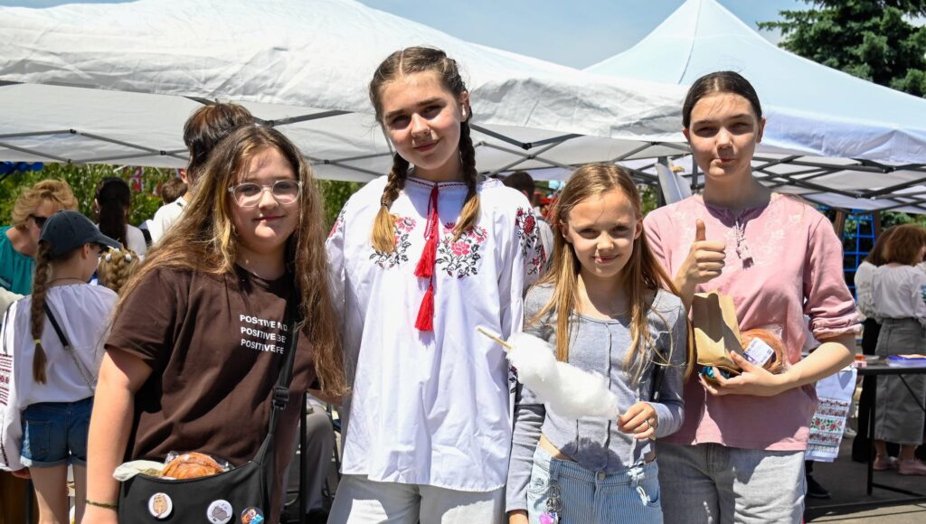 В Кам'янському День вишиванки відсвяткували Мовним пікніком - ФОТО