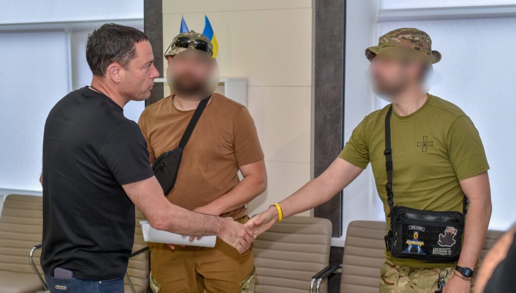 Кам'янське передало військовим обладнання для ведення аеророзвідки - ФОТО