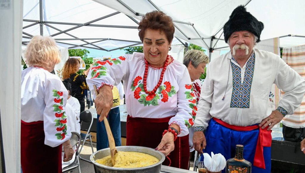 В Кам'янському День вишиванки відсвяткували Мовним пікніком - ФОТО