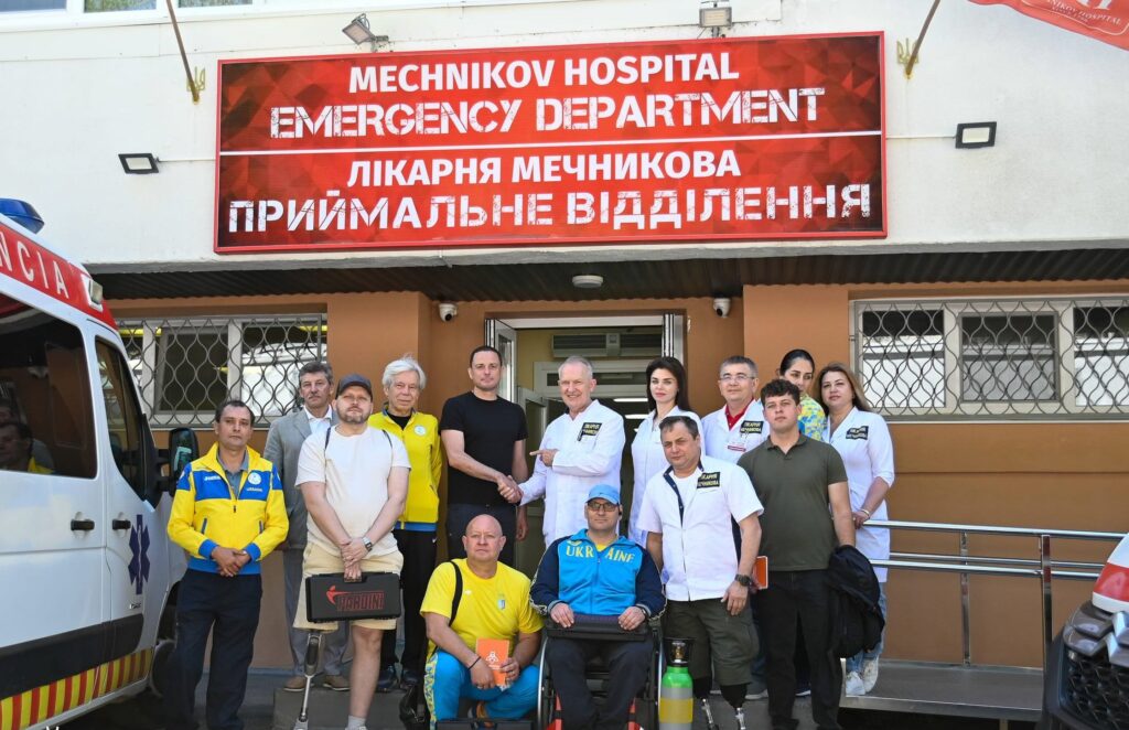 Кам'янське передало спортивну зброю для паралімпійців з обласної федерації стрільби - ФОТО