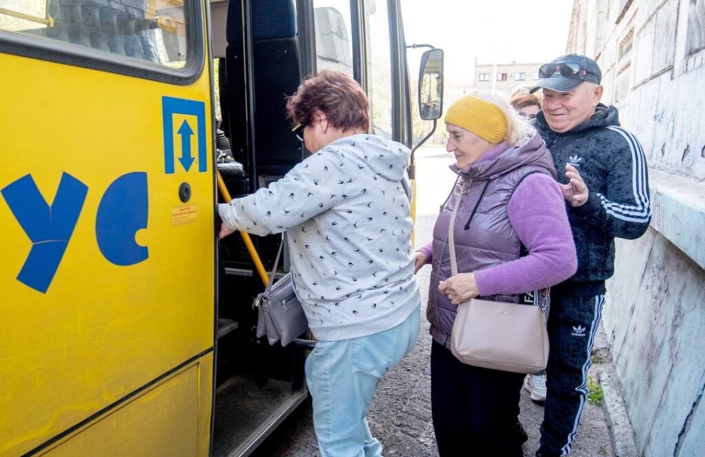 Рідні загиблих захисників з Кам'янського проходитимуть курс психологічної адаптації на Орлівщині - ФОТО