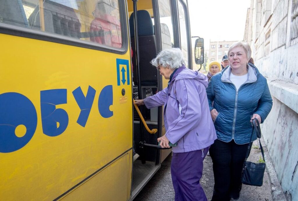 Рідні загиблих захисників з Кам'янського проходитимуть курс психологічної адаптації на Орлівщині - ФОТО
