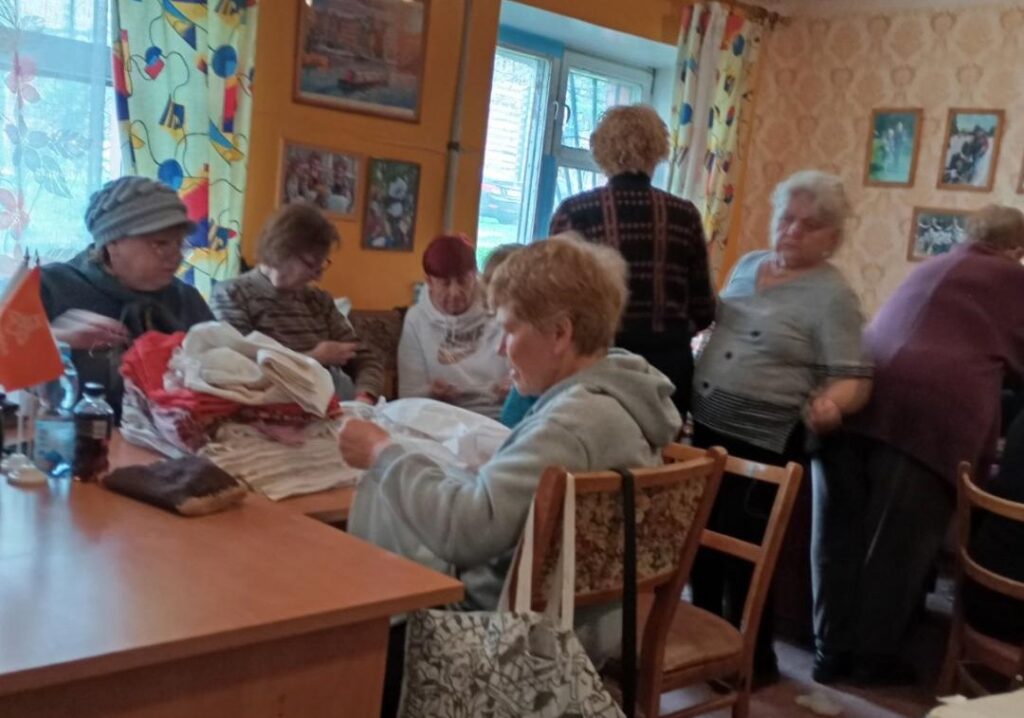 В Кам'янському активні мешканці продовжують брати участь у толоках - ФОТО
