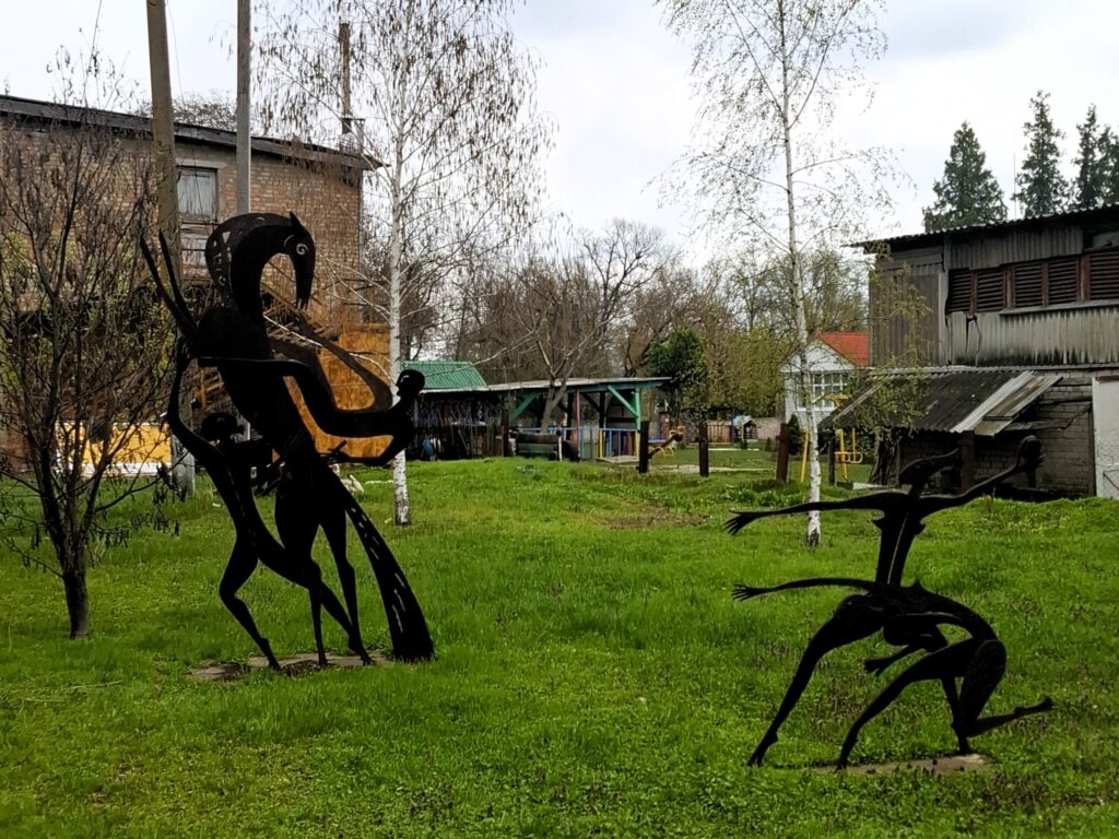 В Кам'янському районі можуть відкрити парк скульптур та кам'яних баб, що вивезли з Донеччини - ФОТО