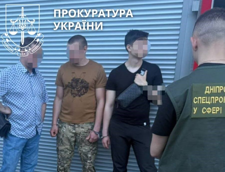 За 200 тис. грн обіцяли не притягувати за «дисциплінарку»: на Дніпропетровщині командира роти та старшину підозрюють у вимаганні грошей з підлеглих  - ФОТО