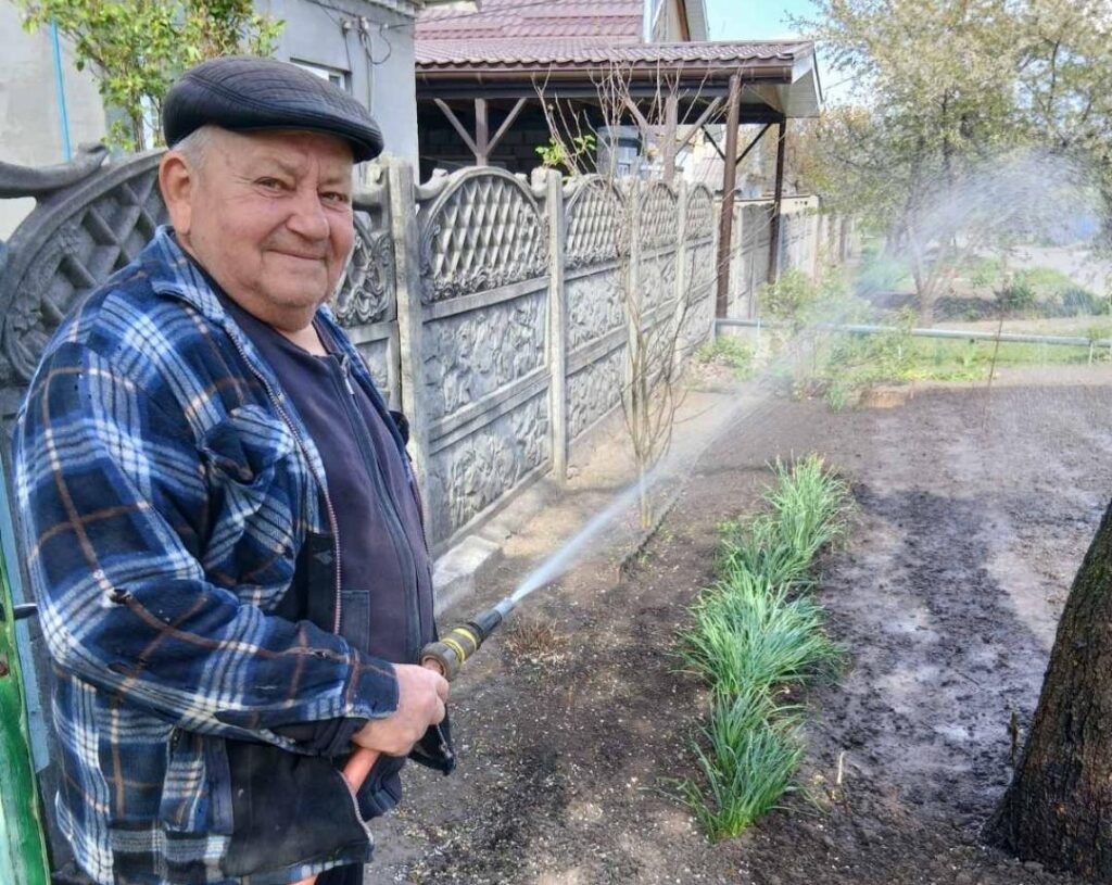 В Кам'янському активні мешканці продовжують брати участь у толоках - ФОТО