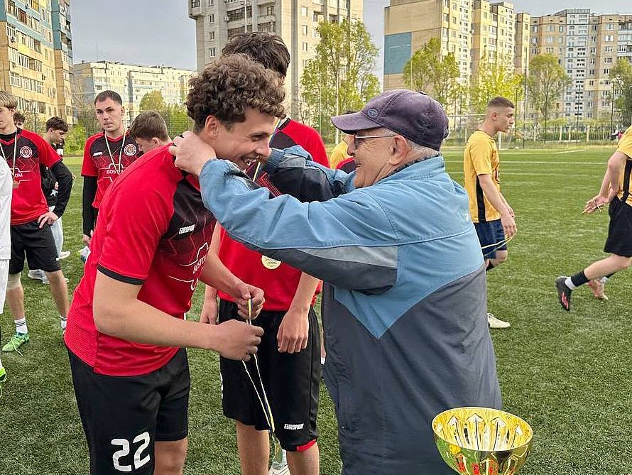 У Кам’янському розіграли футбольний кубок на честь полеглих героїв - ФОТО
