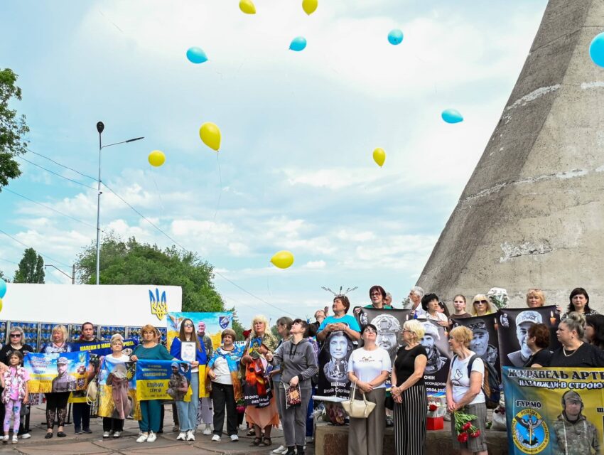 В Кам’янському у День Героїв вшанували пам’ять загиблих захисників