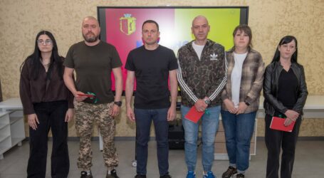 В Кам’янському захисникам та родині полеглого героя вручили ключі від квартир