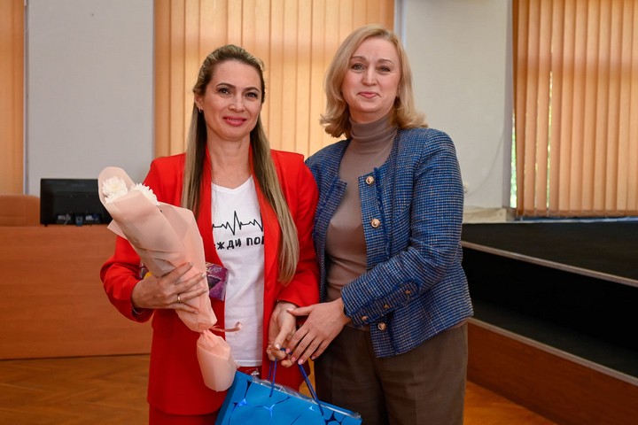 У Кам’янському привітали жінок, які виховують дітей у прийомних родинах та будинках сімейного типу - ФОТО