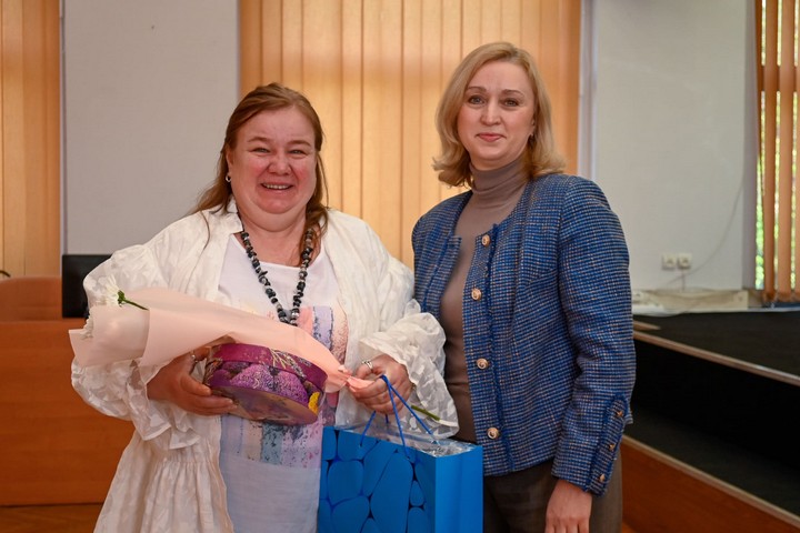 У Кам’янському привітали жінок, які виховують дітей у прийомних родинах та будинках сімейного типу - ФОТО