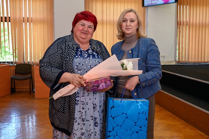 У Кам’янському привітали жінок, які виховують дітей у прийомних родинах та будинках сімейного типу - ФОТО