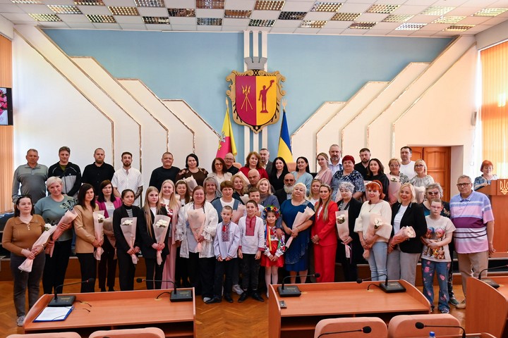 У Кам’янському привітали жінок, які виховують дітей у прийомних родинах та будинках сімейного типу