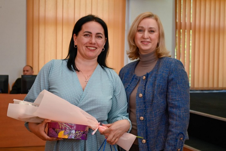 У Кам’янському привітали жінок, які виховують дітей у прийомних родинах та будинках сімейного типу - ФОТО