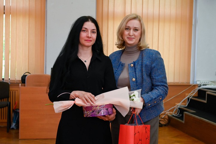 У Кам’янському привітали жінок, які виховують дітей у прийомних родинах та будинках сімейного типу - ФОТО
