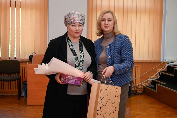 У Кам’янському привітали жінок, які виховують дітей у прийомних родинах та будинках сімейного типу - ФОТО