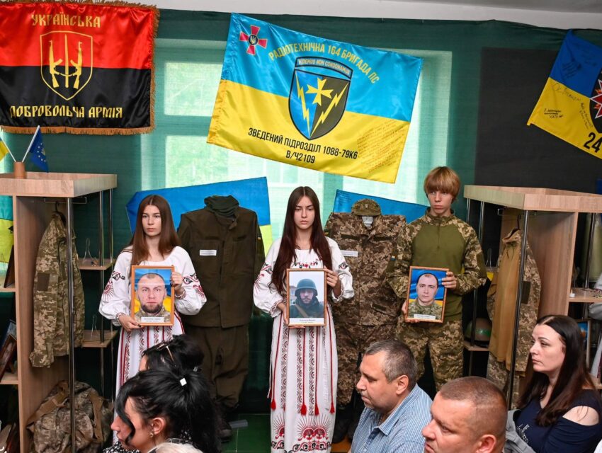 В ліцеї №29 Кам’янського відкрили оновлений музей, де увічнено імена загиблих на війні випускників цього закладу