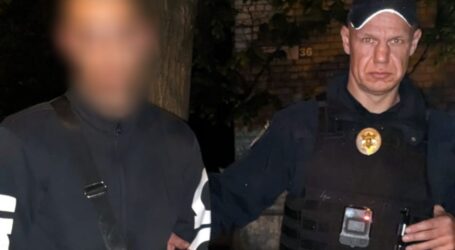 У Кам`янському поліційні затримали зловмисника, який побив та пограбував перехожого
