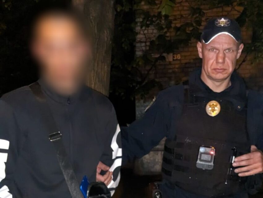 У Кам`янському поліційні затримали зловмисника, який побив та пограбував перехожого