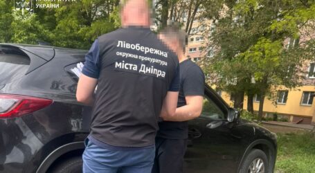 Відправив поштою ствол та затвор для кулемета: у Дніпрі за незаконний збут зброї затримали адвоката