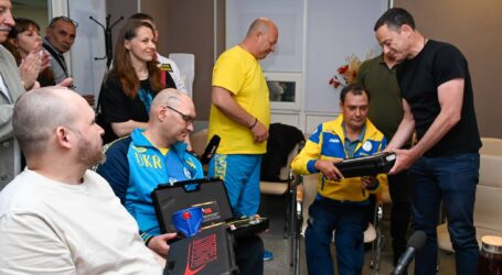 Кам’янське передало спортивну зброю для паралімпійців з обласної федерації стрільби