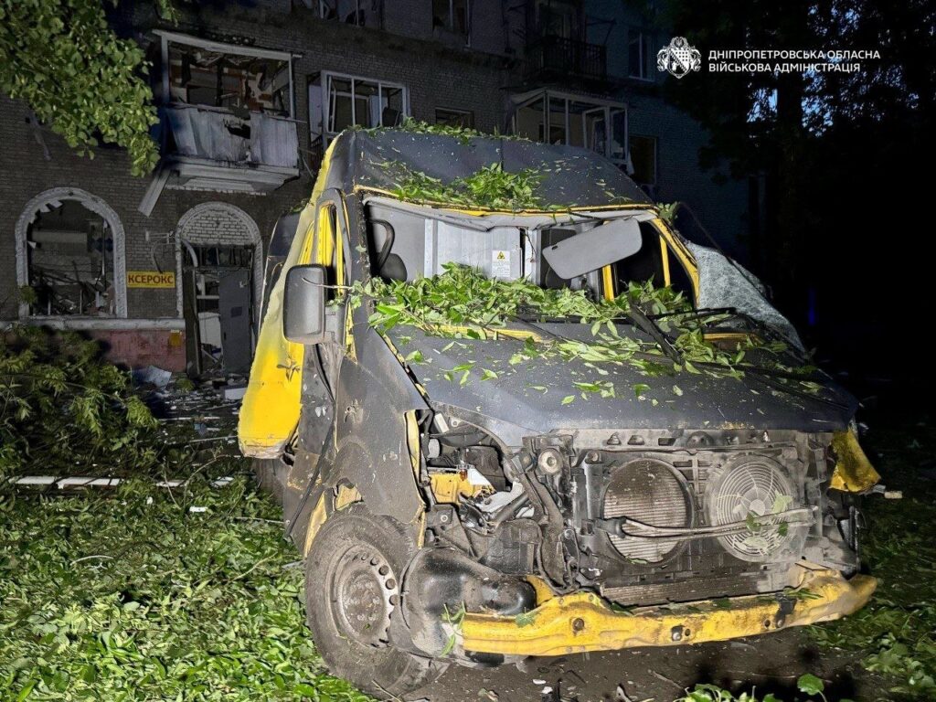 Вночі ворог гатив по шести районах Дніпропетровщини, в Кам'янському одна людина дістала поранень - ФОТО