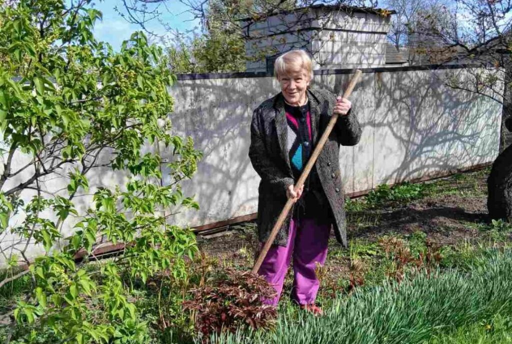 В Кам'янському активні мешканці продовжують брати участь у толоках - ФОТО