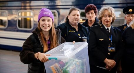 Провідників “Укрзалізниці” забезпечили ліхтариками, свистками та пледами для використання під час екстреної евакуації пасажирів