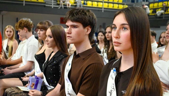 В Кам'янському сьогодні вітали випускників місцевих спортивних шкіл - ФОТО