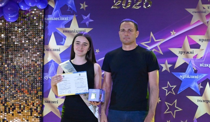 В Кам'янському сьогодні вітали випускників місцевих спортивних шкіл - ФОТО