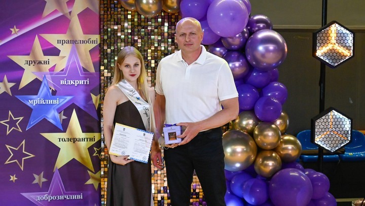 В Кам'янському сьогодні вітали випускників місцевих спортивних шкіл - ФОТО