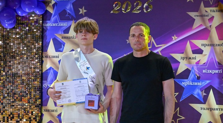В Кам'янському сьогодні вітали випускників місцевих спортивних шкіл - ФОТО