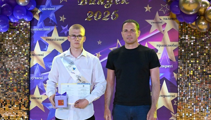 В Кам'янському сьогодні вітали випускників місцевих спортивних шкіл - ФОТО