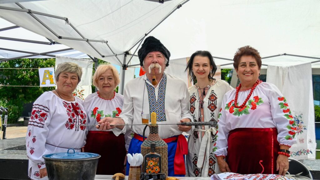 В Кам'янському День вишиванки відсвяткували Мовним пікніком - ФОТО