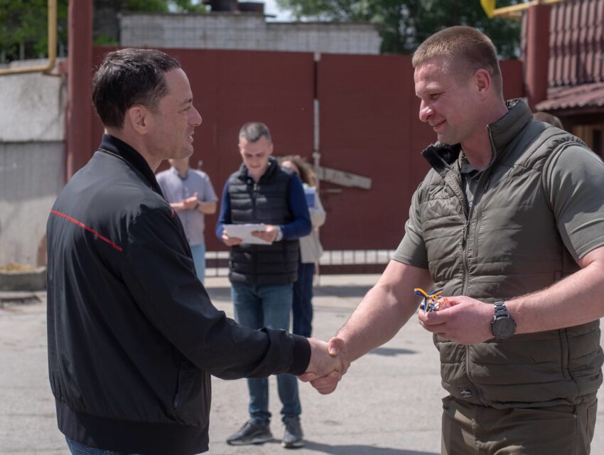 Кам’янське отримало мікроавтобус та генератори від німецьких партнерів