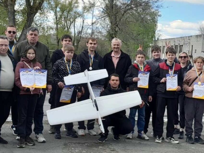 Авіамоделісти з Кам’янського стали найкращими на обласних змаганнях