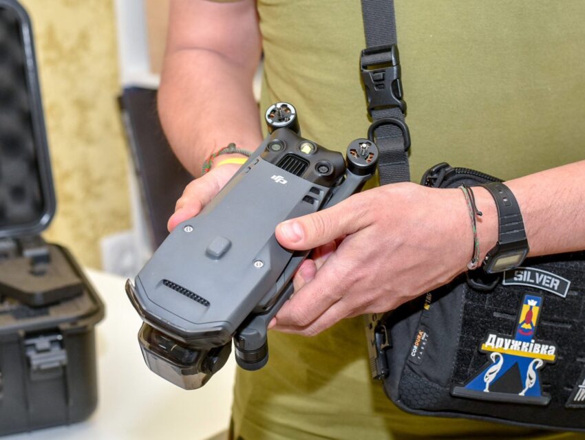 Кам’янське передало військовим обладнання для ведення аеророзвідки
