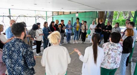 Лідерство, мотивація колективів та ментальне здоров’я: директора шкіл Кам’янського взяли участь у виїзному воркшопі