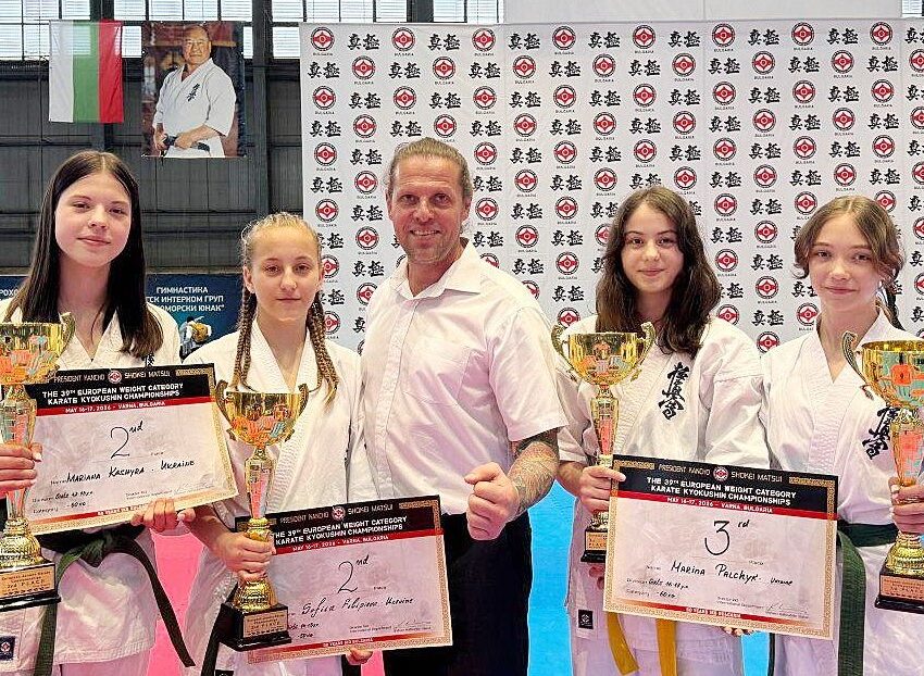 Каратистки з Кам’янського вибороли чотири медалі на чемпіонаті Європи у Болгарії
