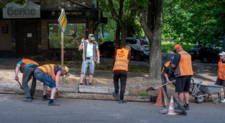 Прибирання вулиць та дворів, ремонт доріг, покіс трави тощо: в Кам’янському триває масштабне впорядкування міських територій
