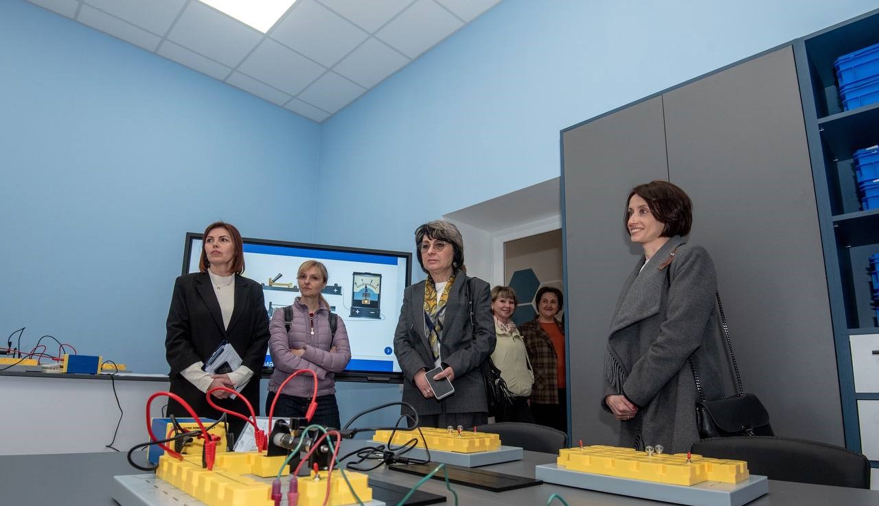 Кам'янське з робочим візитом відвідала заступниця міністра освіти України - ФОТО