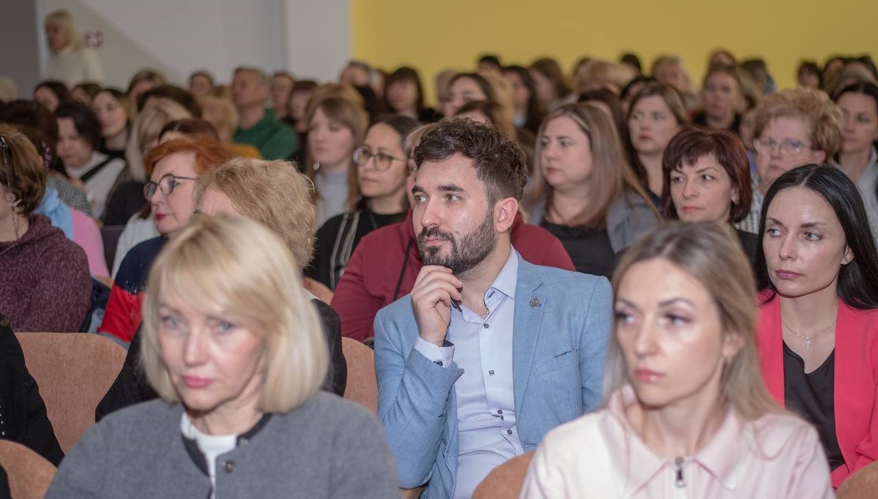 Кам'янське з робочим візитом відвідала заступниця міністра освіти України - ФОТО