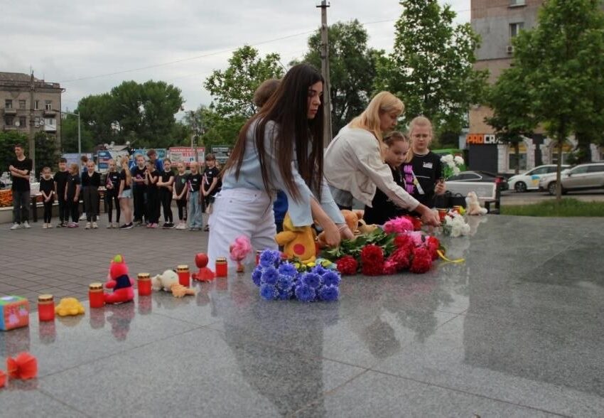 У Кам’янському вшанували пам’ять дітей, загиблих через російську агресію