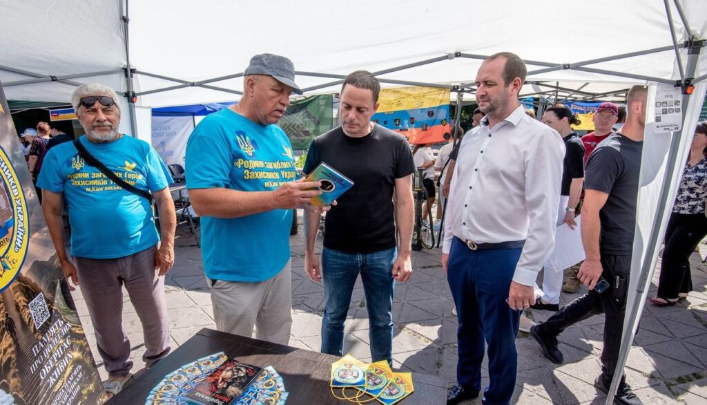 В Кам'янському напередодні Дня Конституції України відбувся патріотичний захід - ФОТО
