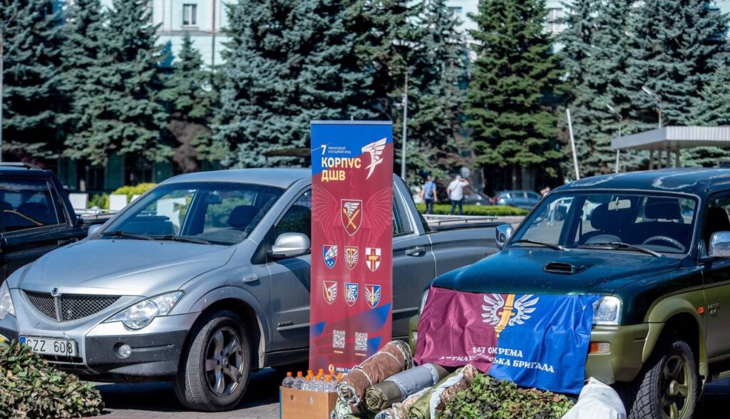В Кам'янському напередодні Дня Конституції України відбувся патріотичний захід - ФОТО