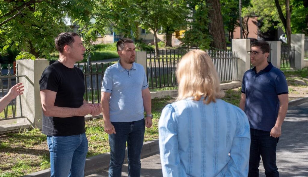 В Кам'янському до кінця літа планують завершити ремонт пологового будинку, який рік тому зруйнував ворог - ФОТО